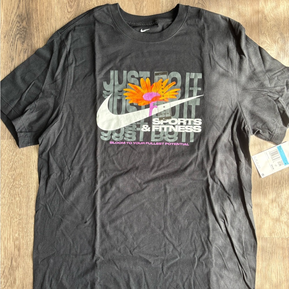 NWT Nike Floral Sports and Fitness Tee Sz.M